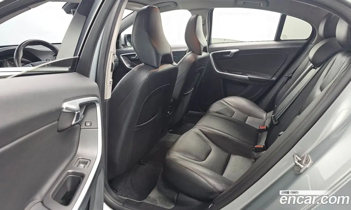 Volvo S60 2015 2.0 автомат (гидро), фото 12 Volvo S60 2015 2.0 автомат (гидро), фото 12