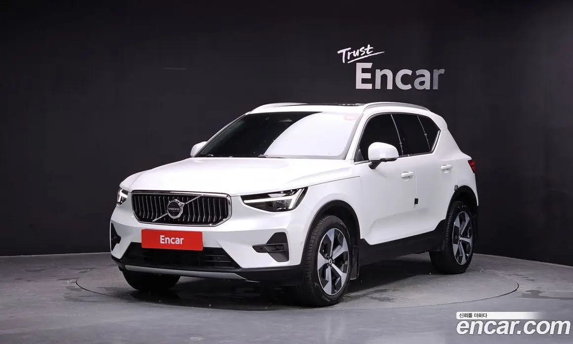 Volvo XC40 2025 2.0 автомат (гидро), фото 1 Volvo XC40 2025 2.0 автомат (гидро), фото 1
