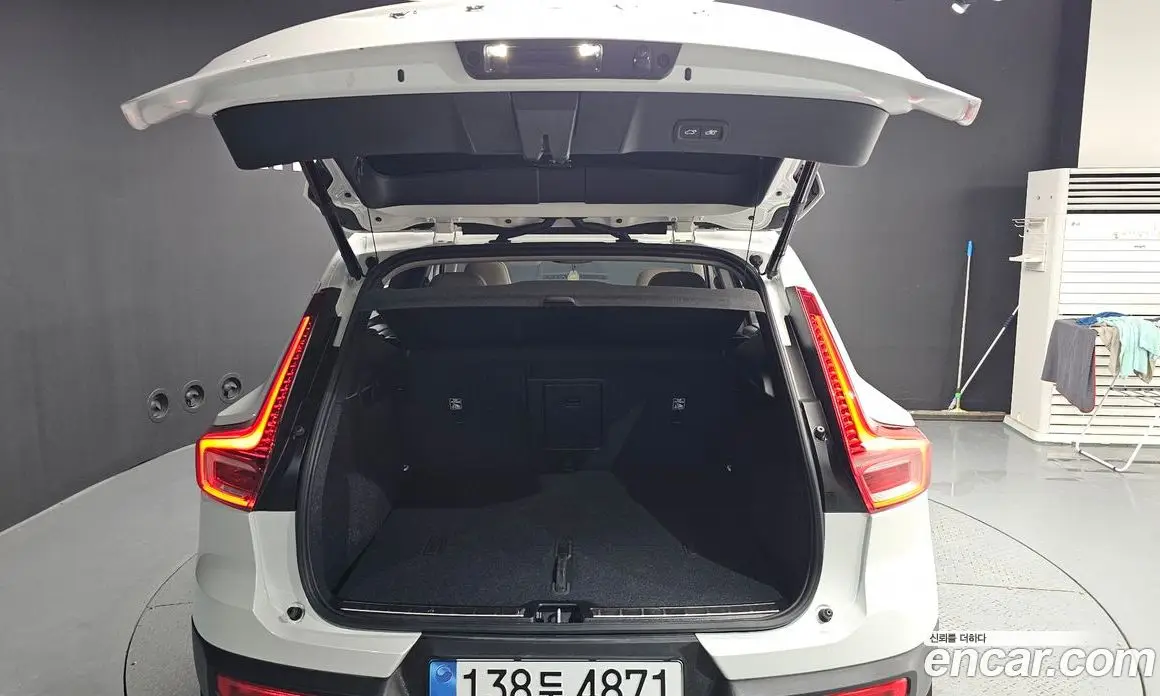 Volvo XC40 2025 2.0 автомат (гидро), фото 20 Volvo XC40 2025 2.0 автомат (гидро), фото 20