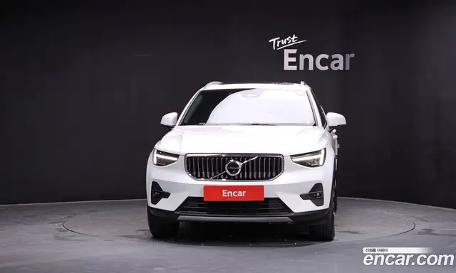 Volvo XC40 2025 2.0 автомат (гидро), миниатюра 3 Volvo XC40 2025 2.0 автомат (гидро), миниатюра 3