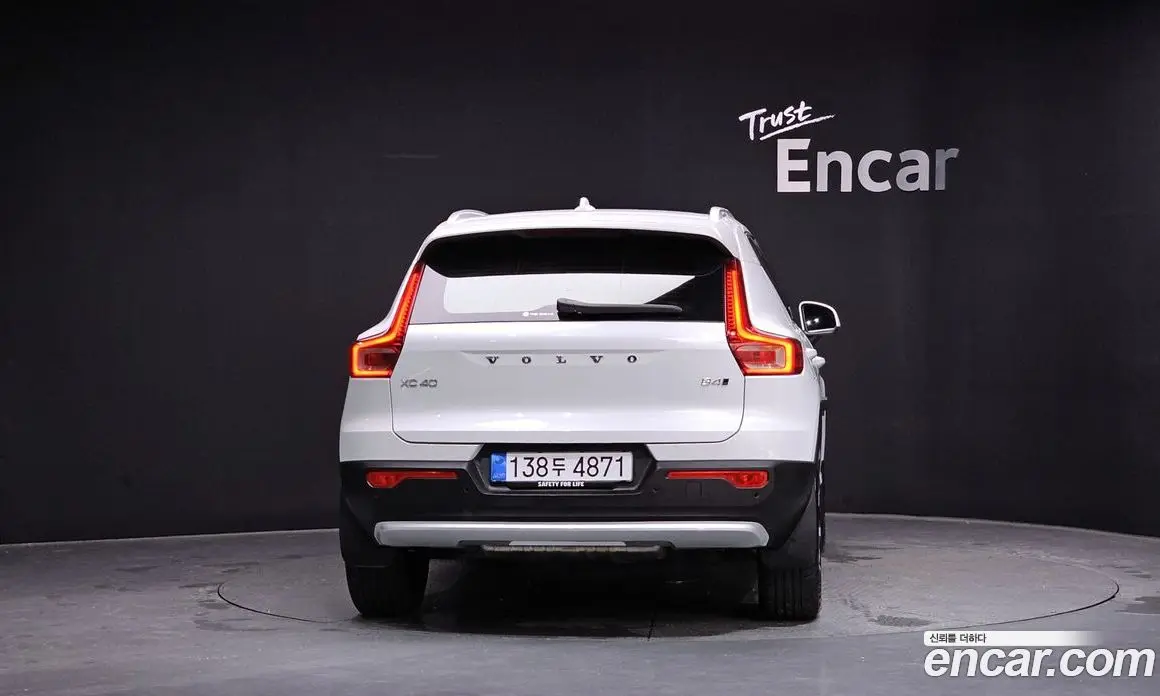 Volvo XC40 2025 2.0 автомат (гидро), фото 4 Volvo XC40 2025 2.0 автомат (гидро), фото 4
