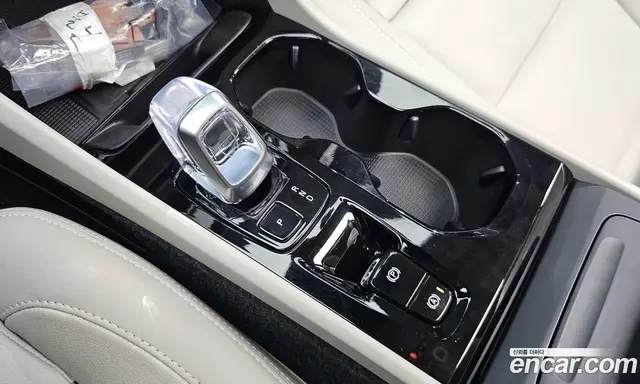 Volvo XC40 2025 2.0 автомат (гидро), миниатюра 9 Volvo XC40 2025 2.0 автомат (гидро), миниатюра 9