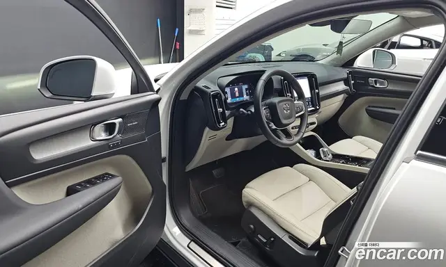 Volvo XC40 2025 2.0 автомат (гидро), миниатюра 10 Volvo XC40 2025 2.0 автомат (гидро), миниатюра 10