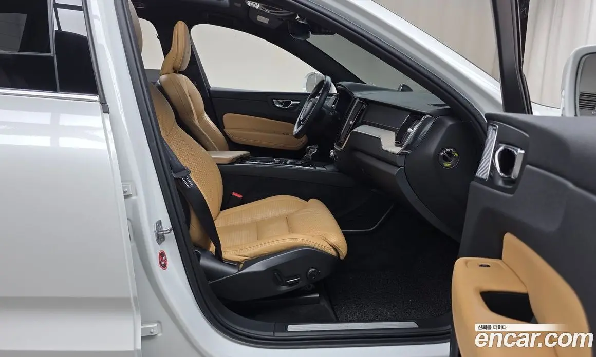 Volvo XC60 2019 2.0 автомат (гидро), фото 15 Volvo XC60 2019 2.0 автомат (гидро), фото 15