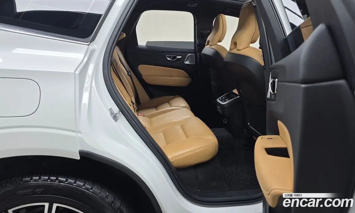 Volvo XC60 2019 2.0 автомат (гидро), фото 16 Volvo XC60 2019 2.0 автомат (гидро), фото 16