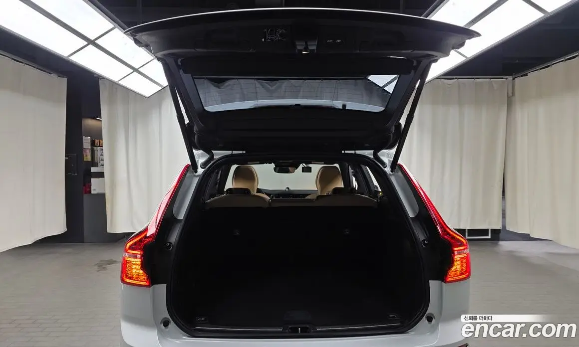 Volvo XC60 2019 2.0 автомат (гидро), фото 21 Volvo XC60 2019 2.0 автомат (гидро), фото 21