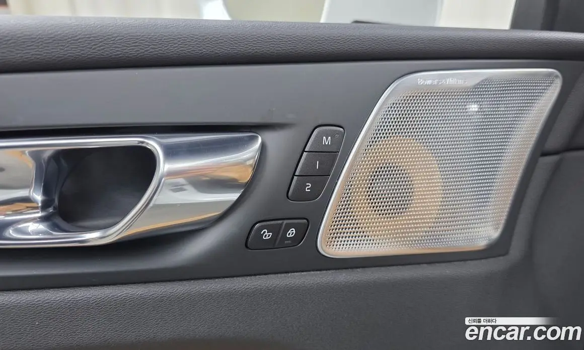 Volvo XC60 2019 2.0 автомат (гидро), фото 25 Volvo XC60 2019 2.0 автомат (гидро), фото 25