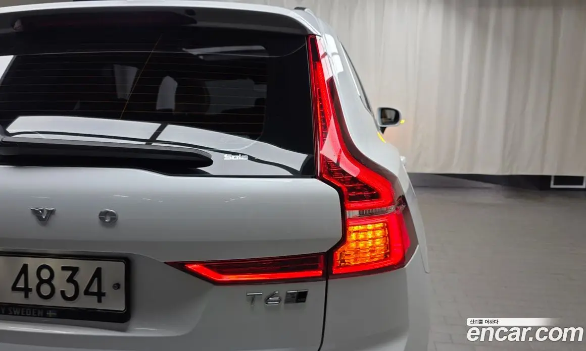 Volvo XC60 2019 2.0 автомат (гидро), фото 8 Volvo XC60 2019 2.0 автомат (гидро), фото 8