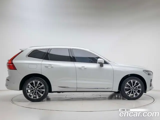 Volvo XC60 2023 2.0 автомат (гидро), миниатюра 5 Volvo XC60 2023 2.0 автомат (гидро), миниатюра 5