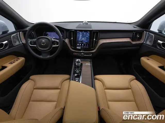 Volvo XC60 2023 2.0 автомат (гидро), миниатюра 8 Volvo XC60 2023 2.0 автомат (гидро), миниатюра 8