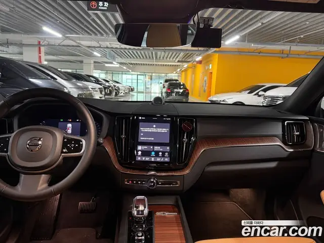 Volvo XC60 2025 2.0 автомат (гидро), миниатюра 5 Volvo XC60 2025 2.0 автомат (гидро), миниатюра 5