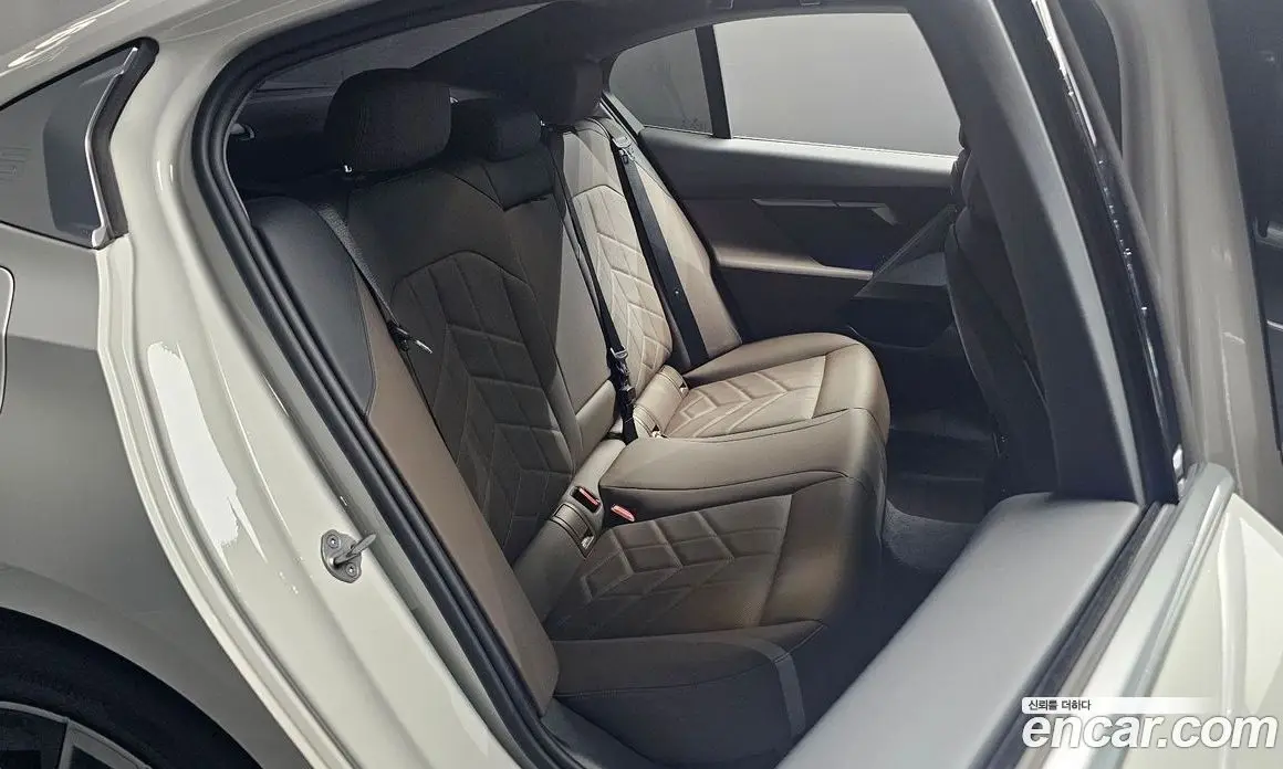 BMW 5 серия 2024 2.0 автомат (гидро), фото 17