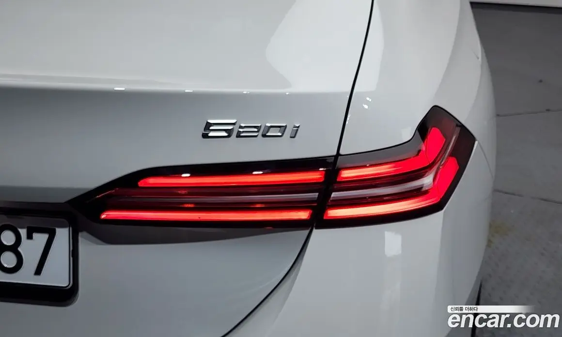 BMW 5 серия 2025 2.0 автомат (гидро), фото 9
