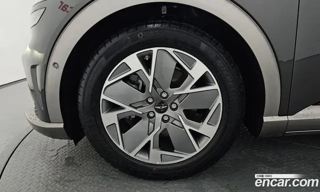Genesis GV60 2024 0.1 автомат (гидро), миниатюра 4 Genesis GV60 2024 0.1 автомат (гидро), миниатюра 4