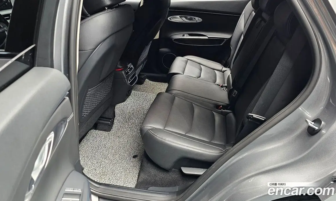 Genesis GV70 2023 2.5 автомат (гидро), фото 12 Genesis GV70 2023 2.5 автомат (гидро), фото 12