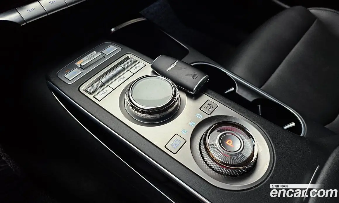 Genesis GV70 2023 2.5 автомат (гидро), фото 9 Genesis GV70 2023 2.5 автомат (гидро), фото 9