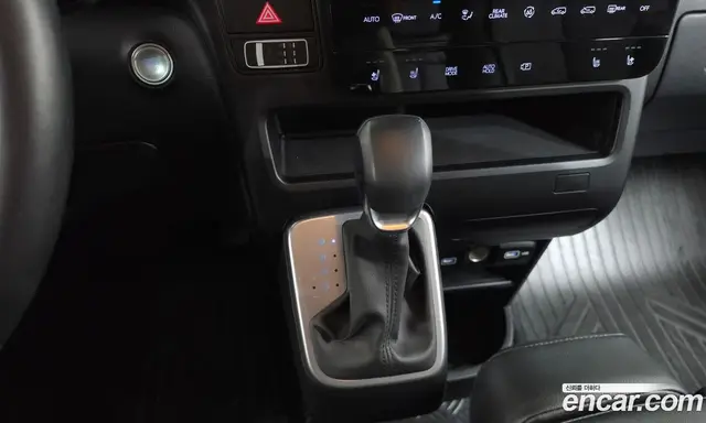 Hyundai Staria 2023 2.2 автомат (гидро), миниатюра 12