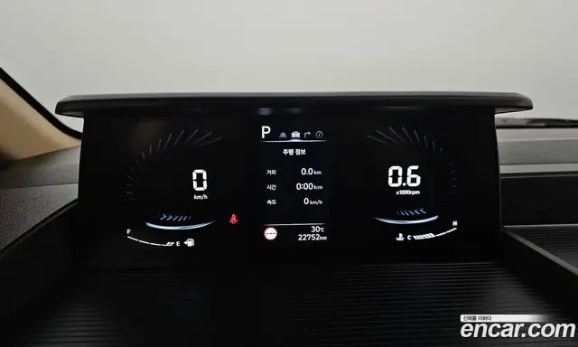 Hyundai Staria 2024 3.5 автомат (гидро), миниатюра 8