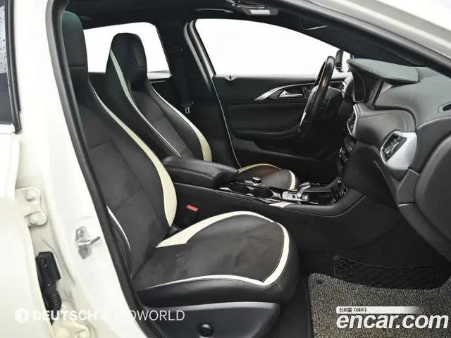 Infiniti Q30 2017 2.0 автомат (гидро), миниатюра 10