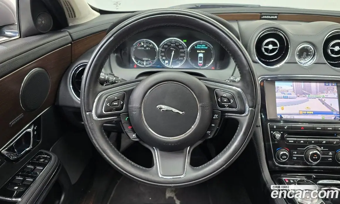 Jaguar XJ 2014 2.0 автомат (гидро), фото 13 Jaguar XJ 2014 2.0 автомат (гидро), фото 13