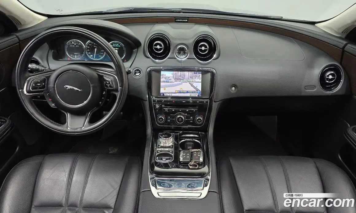 Jaguar XJ 2014 2.0 автомат (гидро), фото 7 Jaguar XJ 2014 2.0 автомат (гидро), фото 7
