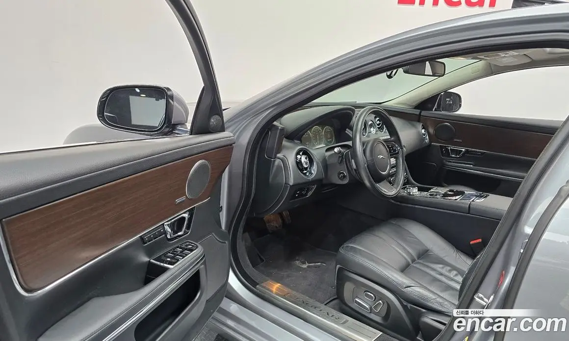 Jaguar XJ 2014 2.0 автомат (гидро), фото 10 Jaguar XJ 2014 2.0 автомат (гидро), фото 10