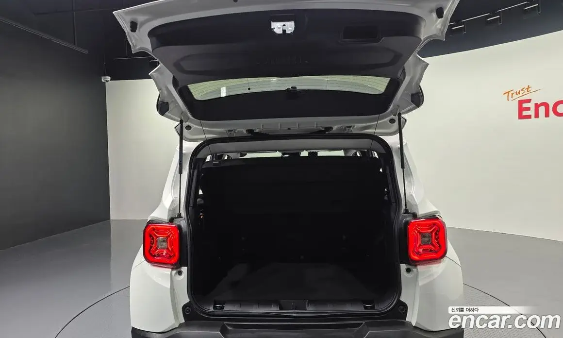 Jeep Renegade 2023 1.3 автомат (гидро), фото 33 Jeep Renegade 2023 1.3 автомат (гидро), фото 33