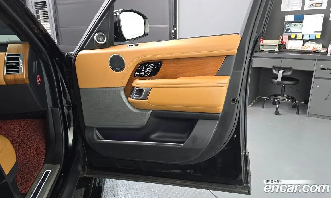 Land Rover Range Rover 2018 4.4 автомат (гидро), фото 15 Land Rover Range Rover 2018 4.4 автомат (гидро), фото 15