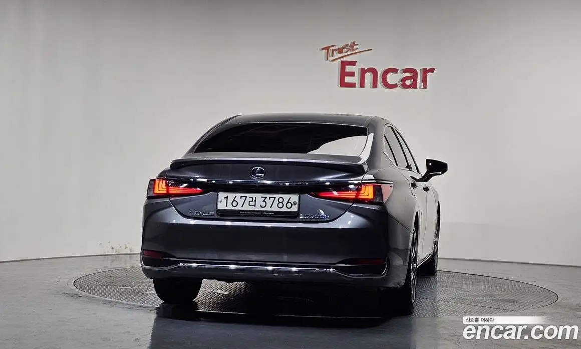 Lexus ES 2020 2.5 автомат (гидро), фото 4 Lexus ES 2020 2.5 автомат (гидро), фото 4