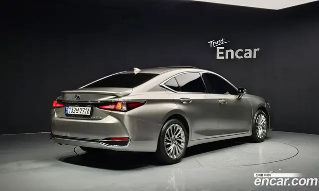 Lexus ES 2024 2.5 автомат (гидро), миниатюра 1 Lexus ES 2024 2.5 автомат (гидро), миниатюра 1