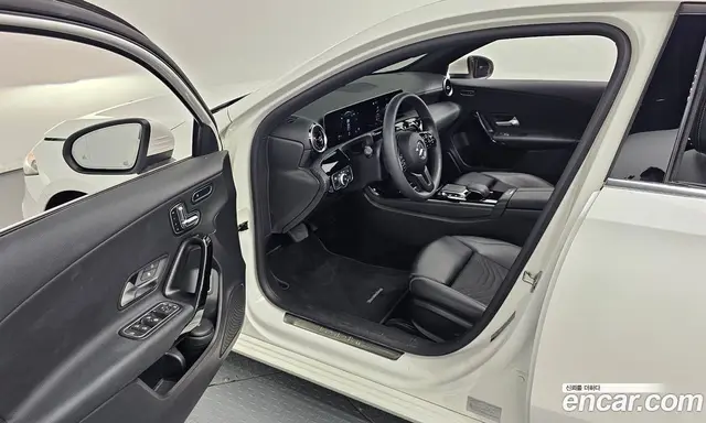 Mercedes-Benz A-Class 2020 2.0 автомат (гидро), миниатюра 12
