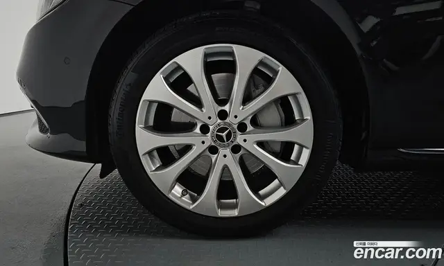 Mercedes-Benz E-Class 2018 2.0 автомат (гидро), миниатюра 4 Mercedes-Benz E-Class 2018 2.0 автомат (гидро), миниатюра 4