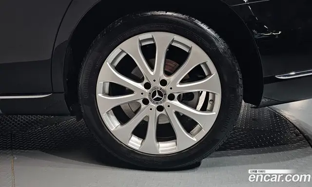 Mercedes-Benz E-Class 2018 2.0 автомат (гидро), миниатюра 6 Mercedes-Benz E-Class 2018 2.0 автомат (гидро), миниатюра 6