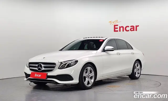 Mercedes-Benz E-Class 2018 2.0 автомат (гидро), миниатюра 1