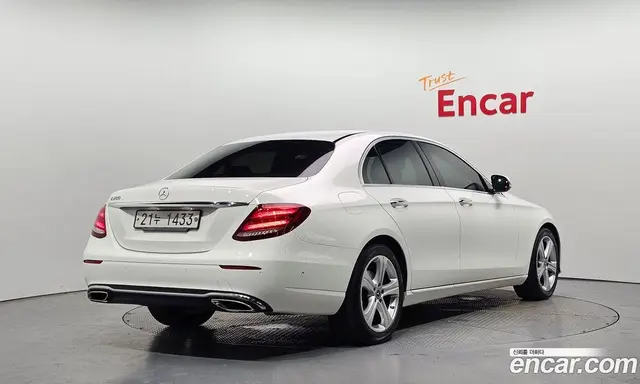 Mercedes-Benz E-Class 2018 2.0 автомат (гидро), миниатюра 2