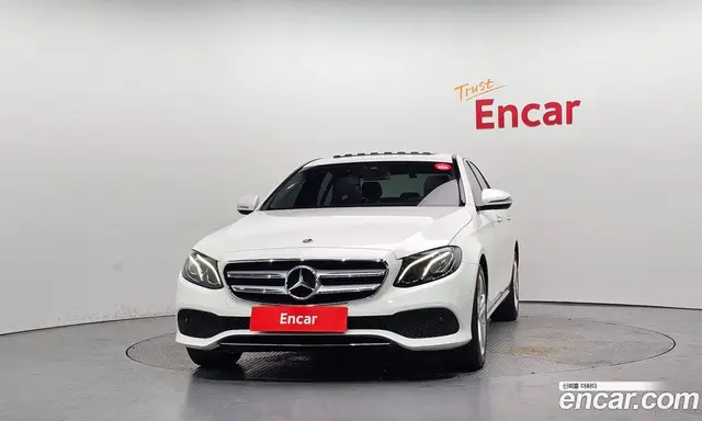 Mercedes-Benz E-Class 2018 2.0 автомат (гидро), миниатюра 3