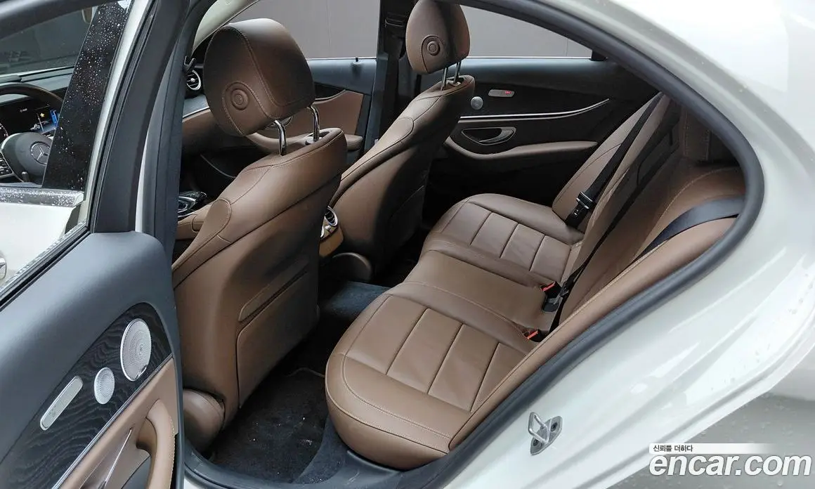 Mercedes-Benz E-Class 2019 2.0 автомат (гидро), фото 16 Mercedes-Benz E-Class 2019 2.0 автомат (гидро), фото 16