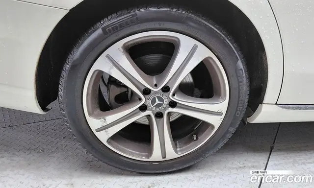 Mercedes-Benz E-Class 2019 2.0 автомат (гидро), миниатюра 4 Mercedes-Benz E-Class 2019 2.0 автомат (гидро), миниатюра 4