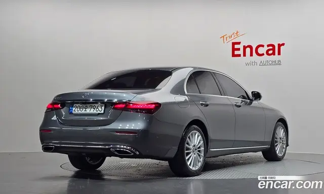 Mercedes-Benz E-Class 2022 2.0 автомат (гидро), миниатюра 2