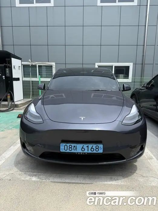 Tesla Model Y 2023 автомат (гидро), миниатюра 1