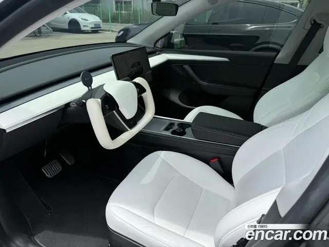 Tesla Model Y 2023 автомат (гидро), миниатюра 11
