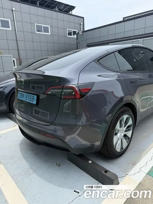 Tesla Model Y 2023 автомат (гидро), миниатюра 6