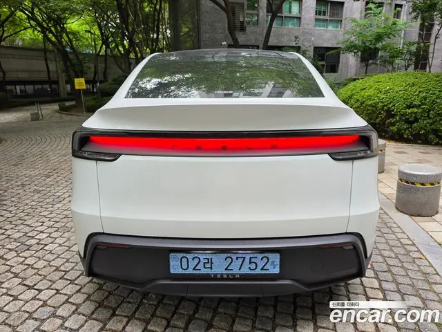Tesla Model Y 2025 автомат (гидро), миниатюра 5 Tesla Model Y 2025 автомат (гидро), миниатюра 5