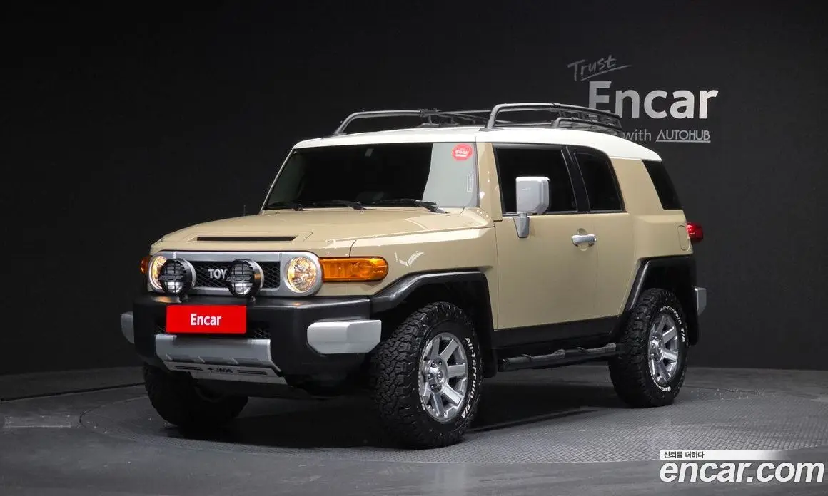 Toyota FJ Cruiser 2014 4.0 автомат (гидро), фото 1 Toyota FJ Cruiser 2014 4.0 автомат (гидро), фото 1