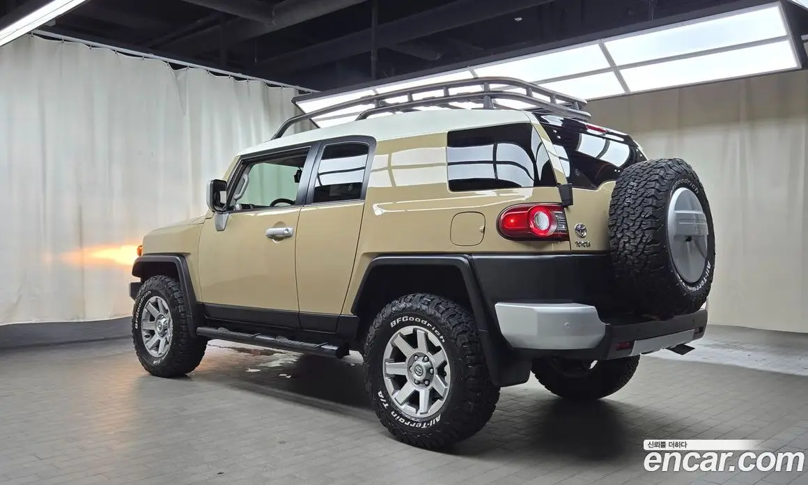 Toyota FJ Cruiser 2014 4.0 автомат (гидро), фото 12 Toyota FJ Cruiser 2014 4.0 автомат (гидро), фото 12