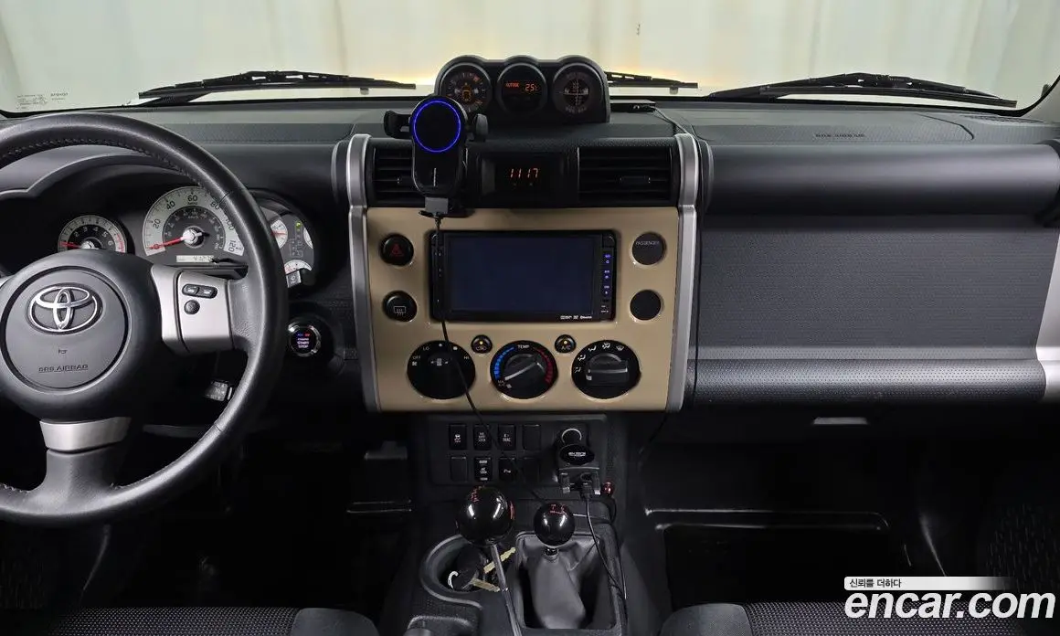 Toyota FJ Cruiser 2014 4.0 автомат (гидро), фото 14 Toyota FJ Cruiser 2014 4.0 автомат (гидро), фото 14