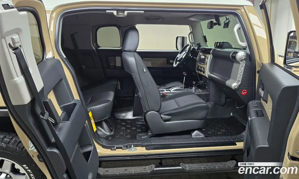 Toyota FJ Cruiser 2014 4.0 автомат (гидро), фото 16 Toyota FJ Cruiser 2014 4.0 автомат (гидро), фото 16