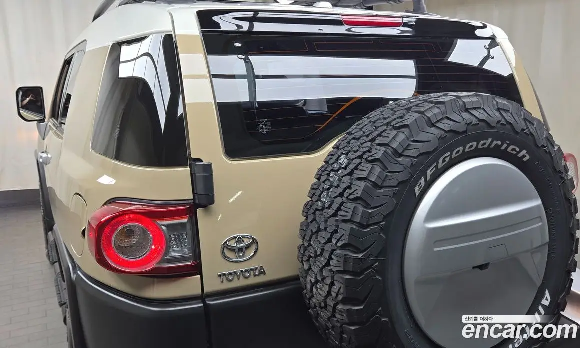 Toyota FJ Cruiser 2014 4.0 автомат (гидро), фото 18 Toyota FJ Cruiser 2014 4.0 автомат (гидро), фото 18