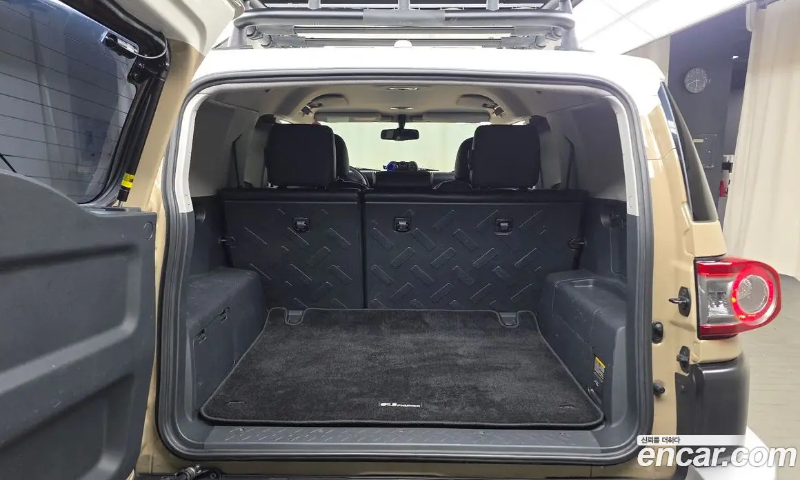 Toyota FJ Cruiser 2014 4.0 автомат (гидро), фото 20 Toyota FJ Cruiser 2014 4.0 автомат (гидро), фото 20