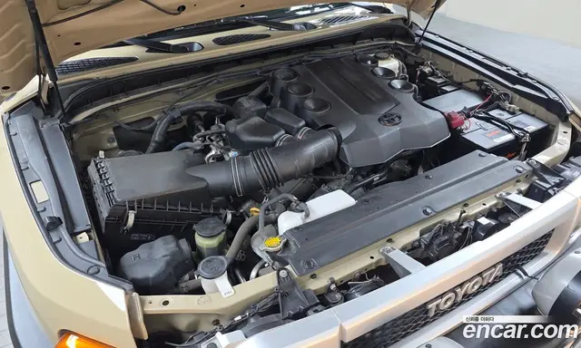 Toyota FJ Cruiser 2014 4.0 автомат (гидро), миниатюра 6 Toyota FJ Cruiser 2014 4.0 автомат (гидро), миниатюра 6